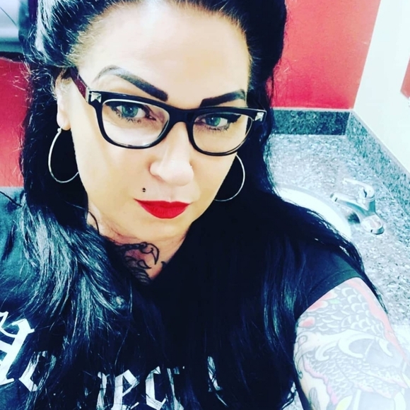 Meet Your Posher, Korena - Picture 3 of 3